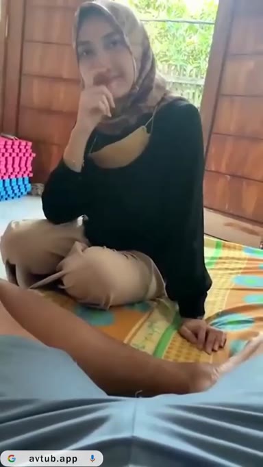Abg Viral Terbaru cewek hijab yang menikmati ulekan dari arah atas New Trending Top 2025 Global